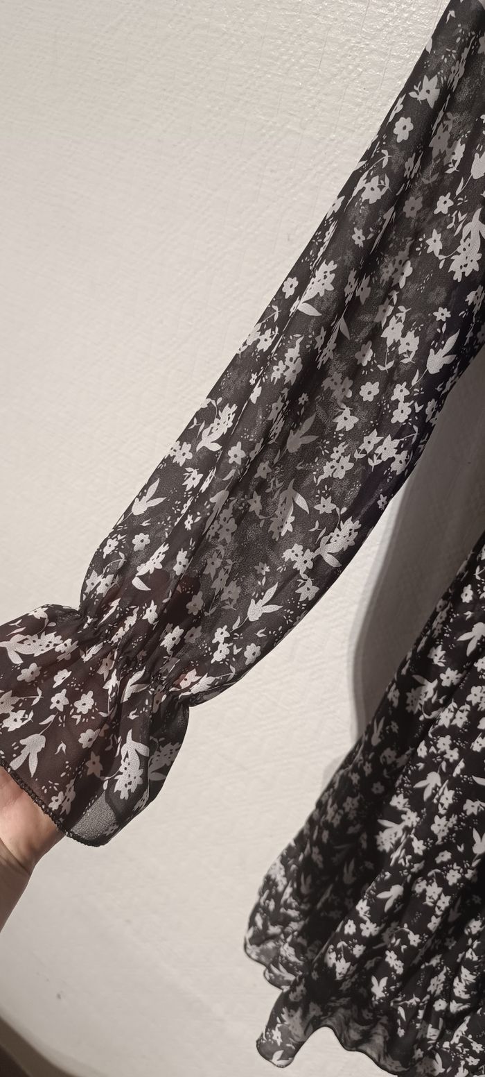 Robe noire fleurie fluide – manches longues – taille M - photo numéro 3