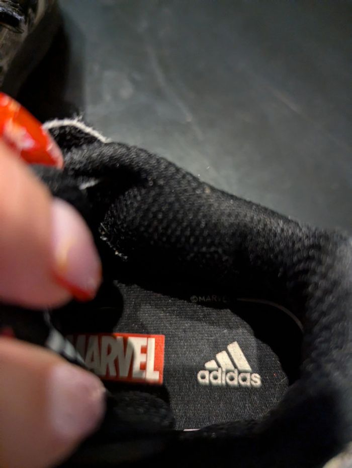 Baskets Adidas/ Marvel - photo numéro 5