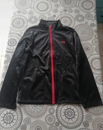 Veste de jogging neuve Its 8 ans