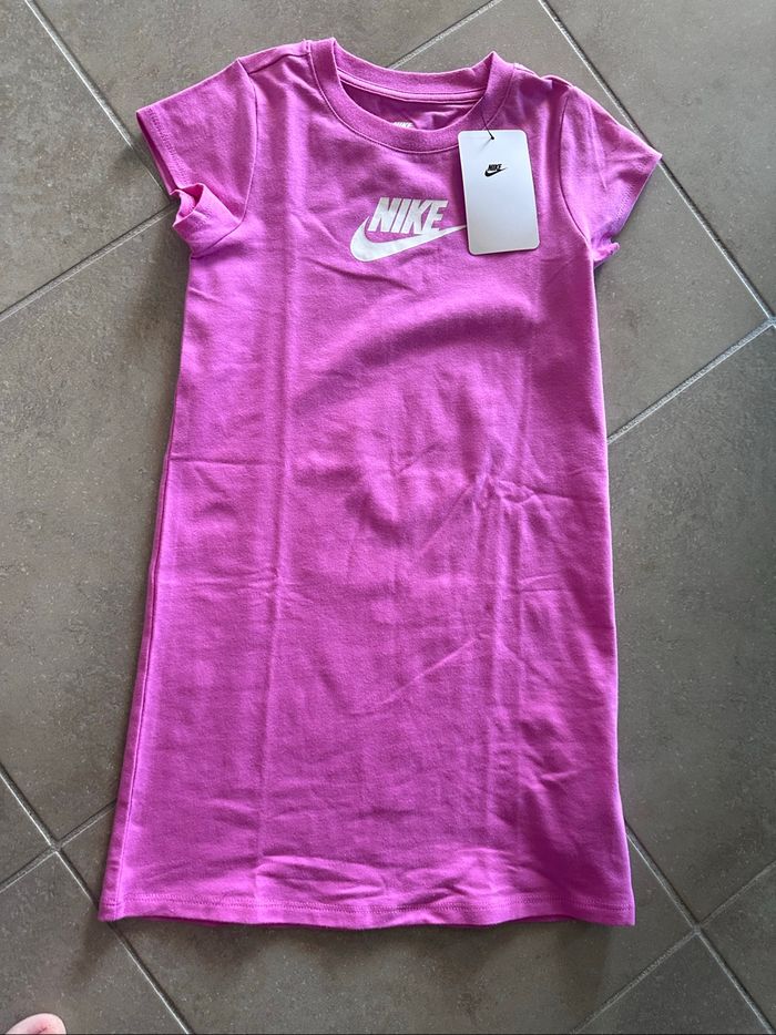 Robe t shirt Nike neuve
