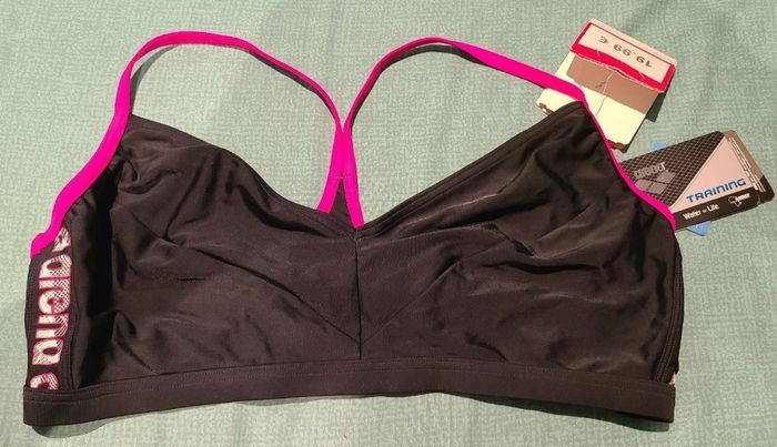 Haut de maillot ou brassière de sport