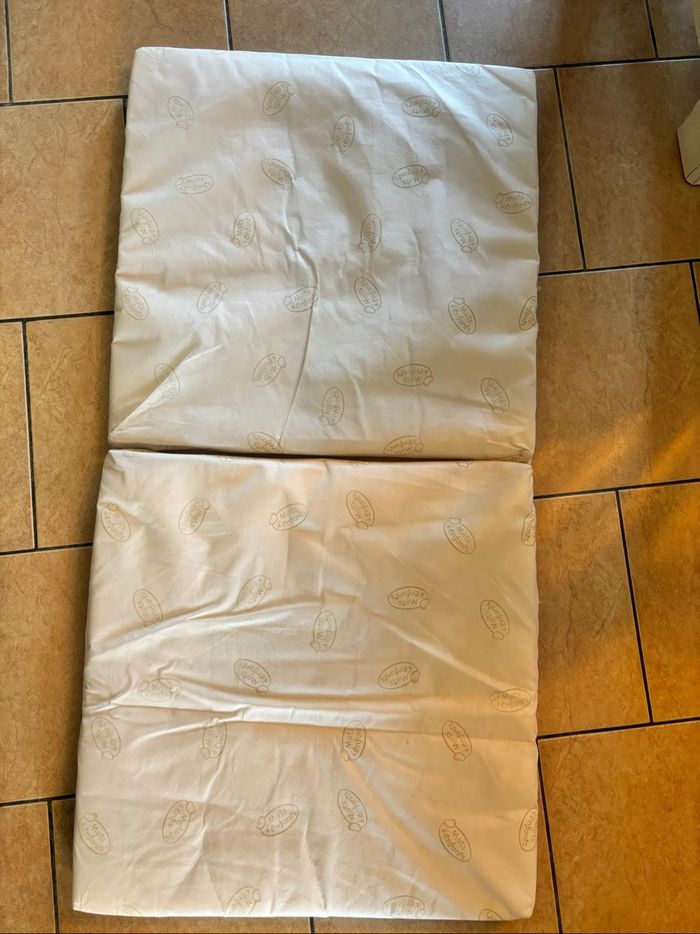 Matelas lit parapluie + drap housse