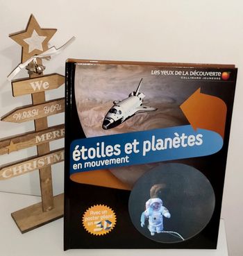 Livre étoiles et planètes en mouvement gallimard comme neuf