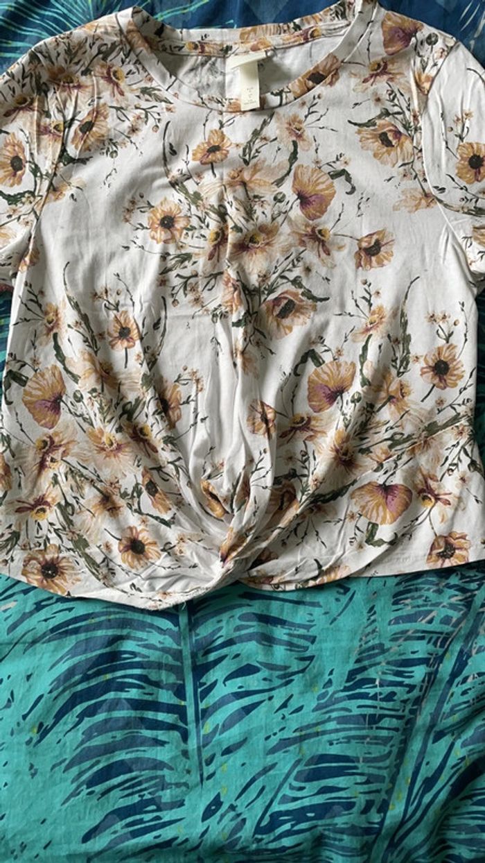 T shirt à motif floral - photo numéro 3