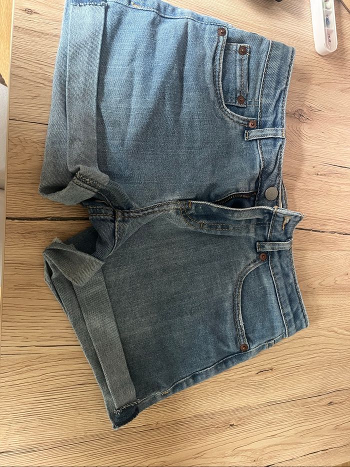 Short Levis