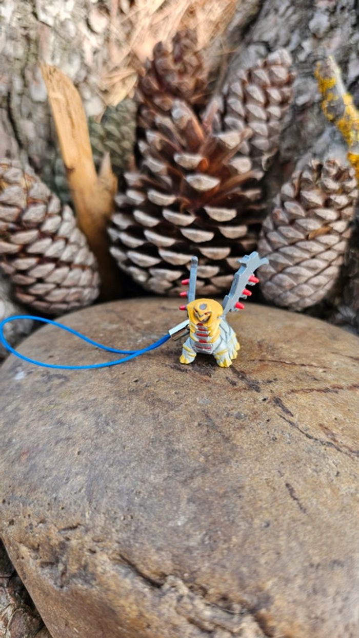 Super petite figurine Pokemon Nintendo Giratina porte clé - photo numéro 4