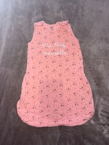 Gigoteuse Kiabi rose 0-6 mois en très bon état.