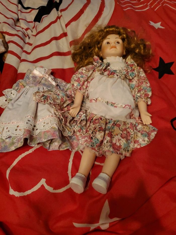 Grande poupée porcelaine