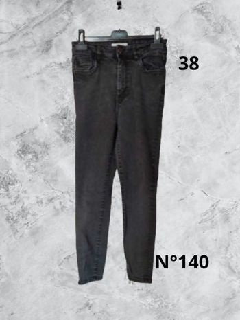 N°140 Jean noir T38. Pimkie. Taille haute, coupe slim.
