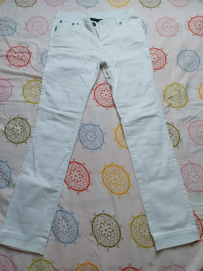 Joli jean femme T36 blanc Kiabi