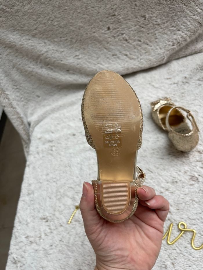 Chaussure de princesse à paillette doré - Gemo Taille 26 - photo numéro 7