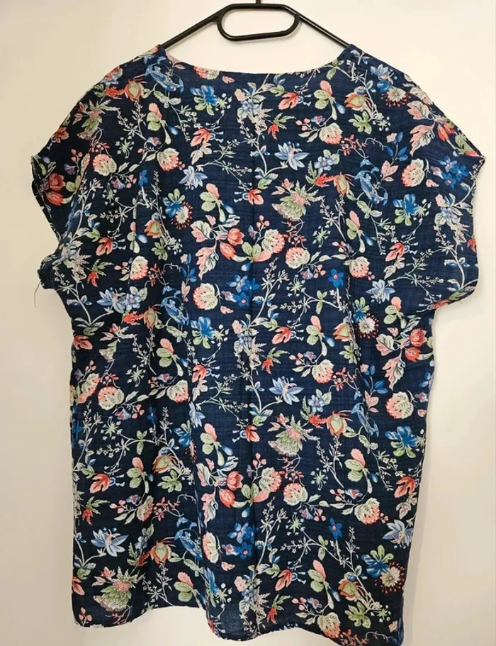 Haut fleuri taille XL marque Christy - photo numéro 4