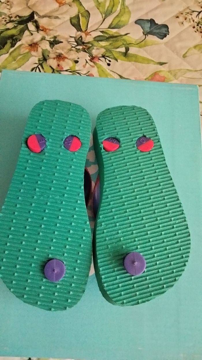 Tongues Havaianas neuves - photo numéro 3