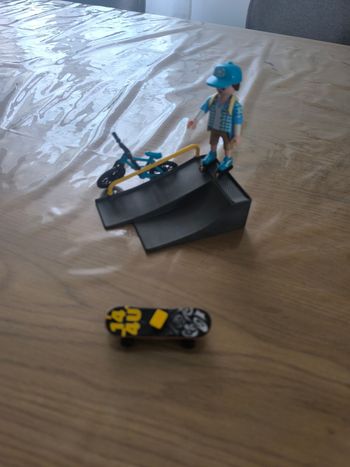 Playmobil skatepark avec skateboard, vélo et roller 