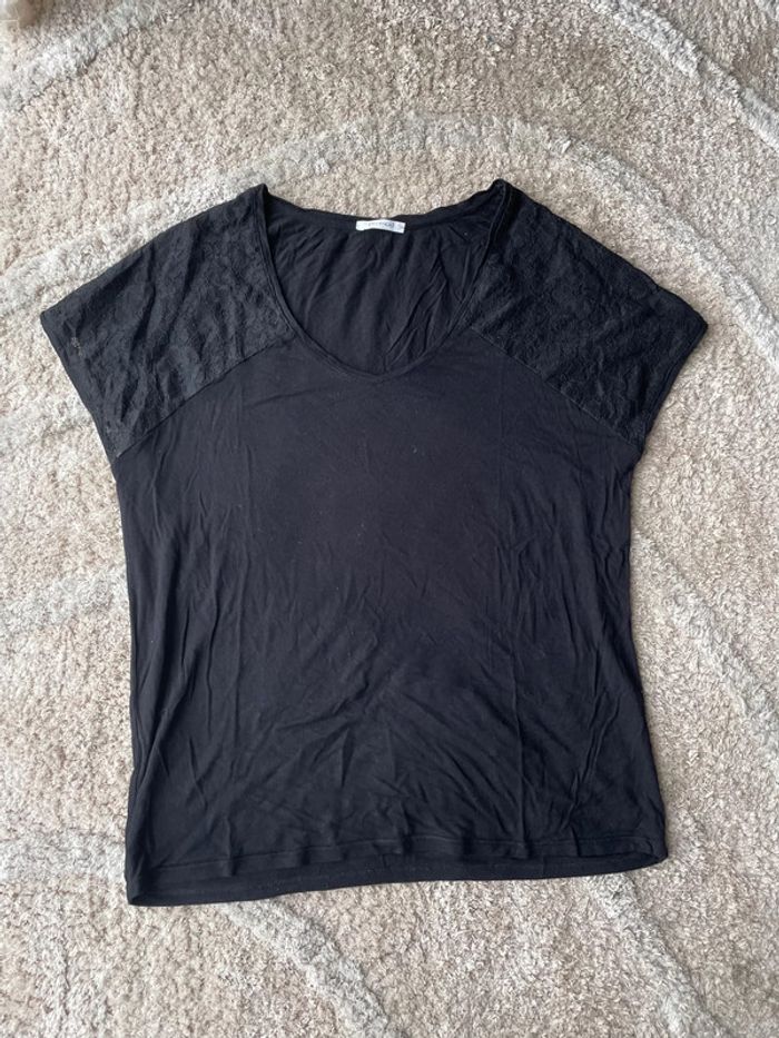 Tee-shirt noir dentelle
