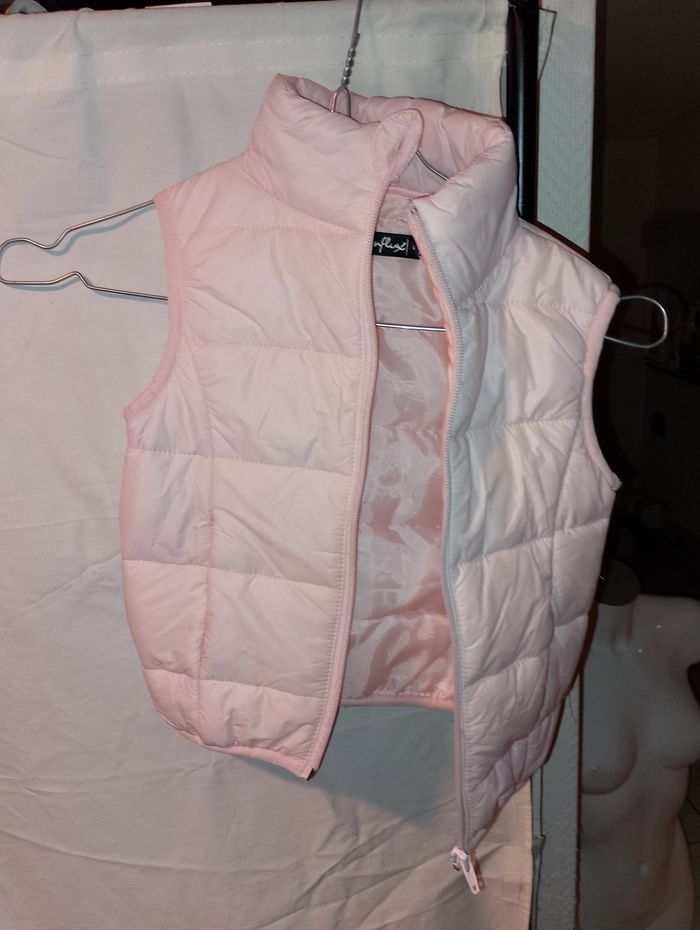 veste sans manche rose t 4ans