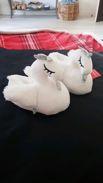 Chaussons cygne fille dpam neufs p.23/24