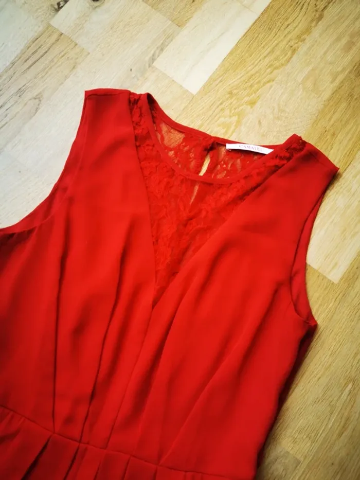 Robe rouge avec dentelle - photo numéro 2