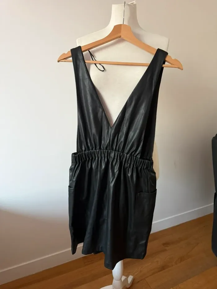Robe neuve M/38 Pull &bear - photo numéro 2
