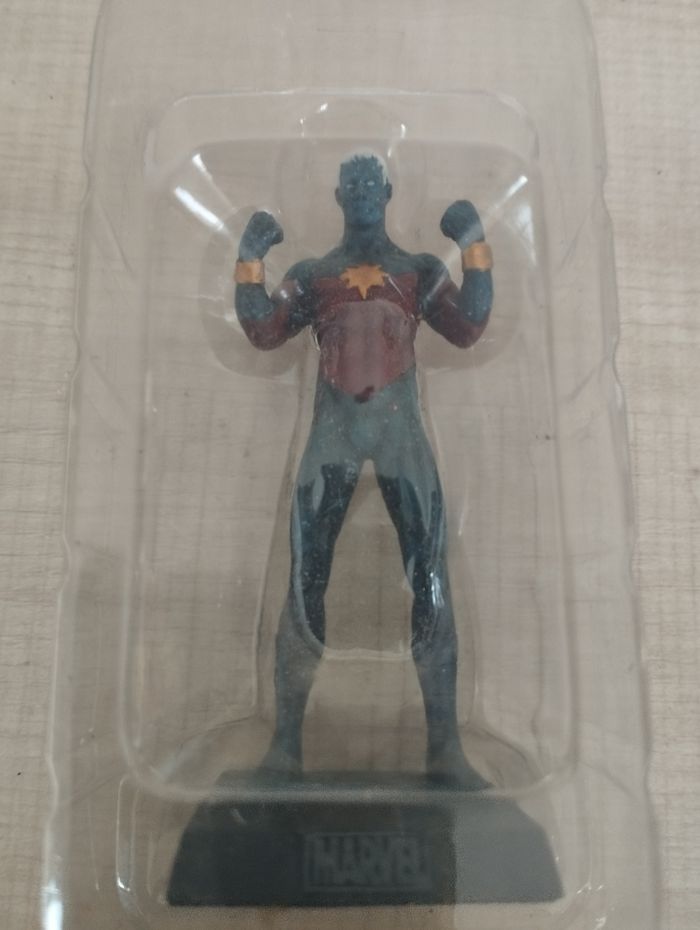 Figurine Marvel captain Marvel en plomb - photo numéro 2
