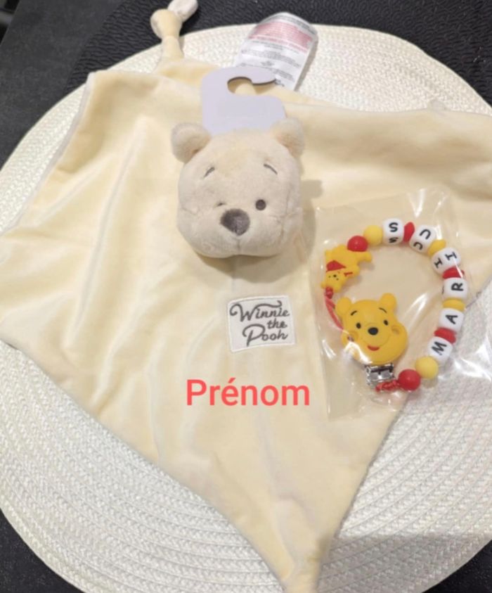 Doudou et attache winnie