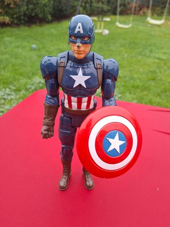 Figirine captain america marvel