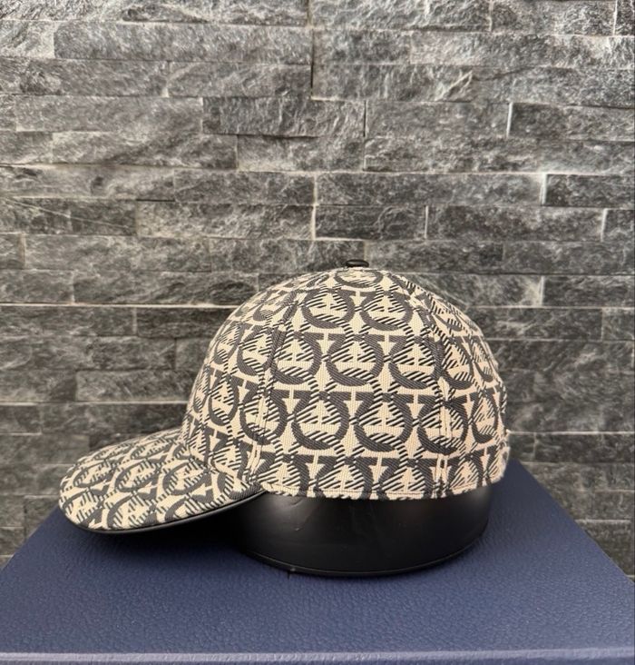 Casquette ferragamo - photo numéro 3