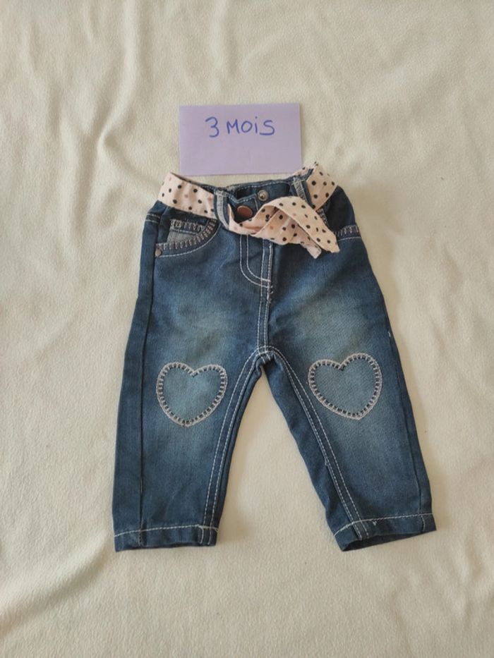 Jeans fille cœur et ceinture rose neuf 3 mois
