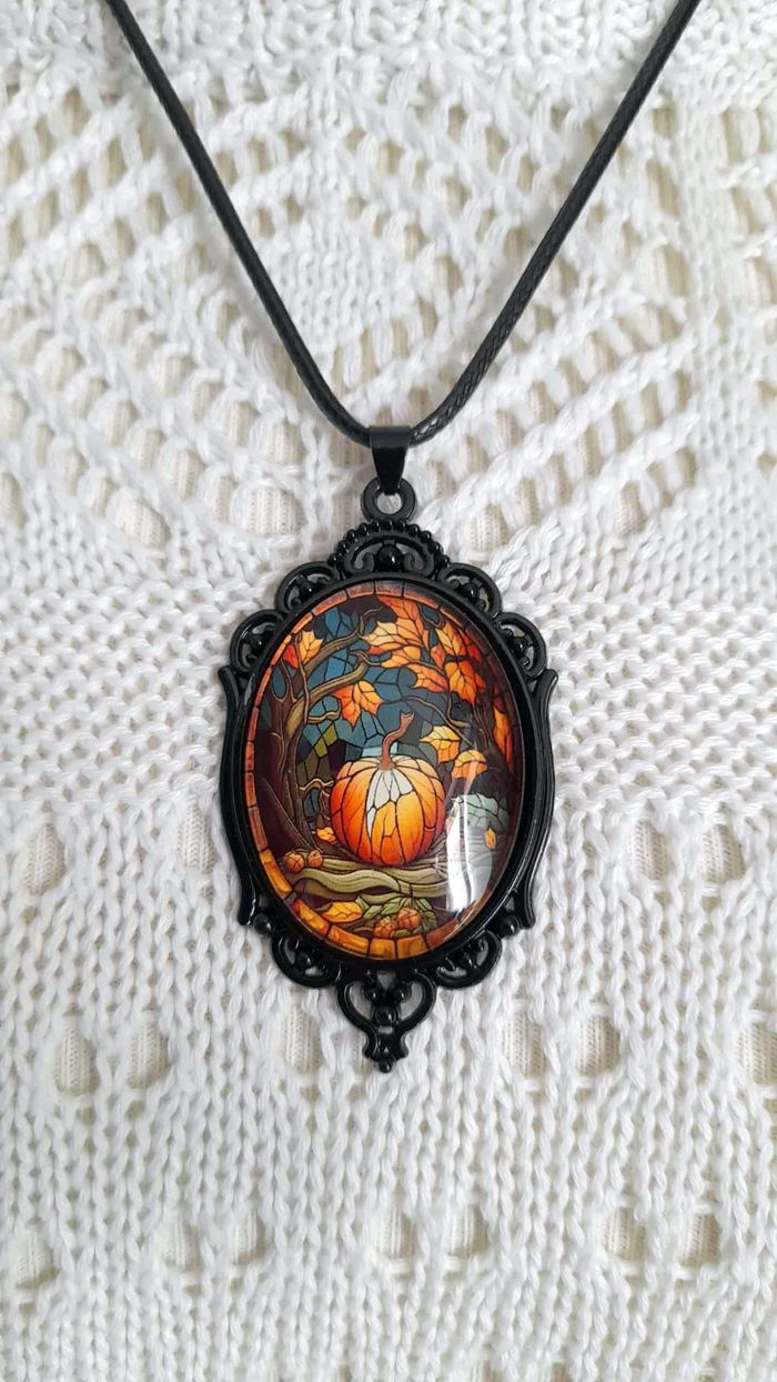 Bijoux Halloween | Collier avec pendentif ovale en résine - photo numéro 2