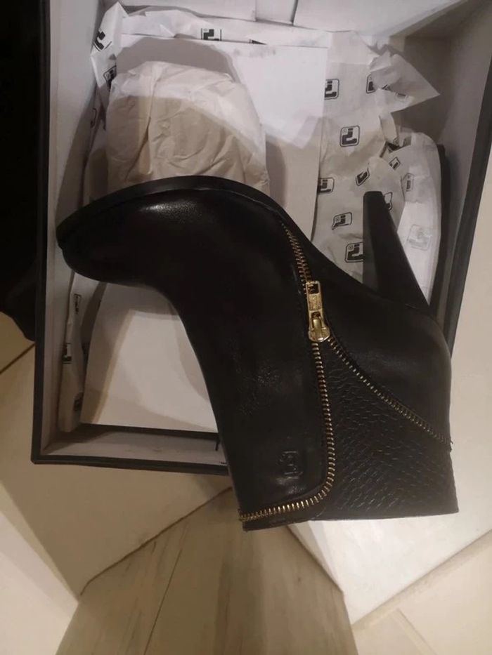 Bottines neuves pointure 36 noire - photo numéro 2
