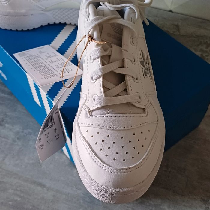 Basket Adidas original taille 29 - photo numéro 3