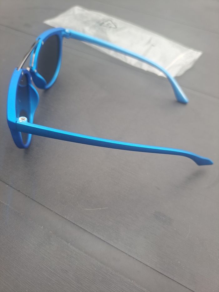 Lunettes de soleil "CE" - photo numéro 4