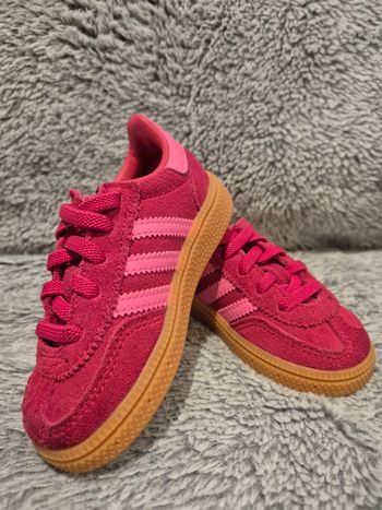 Adidas Spezial T22