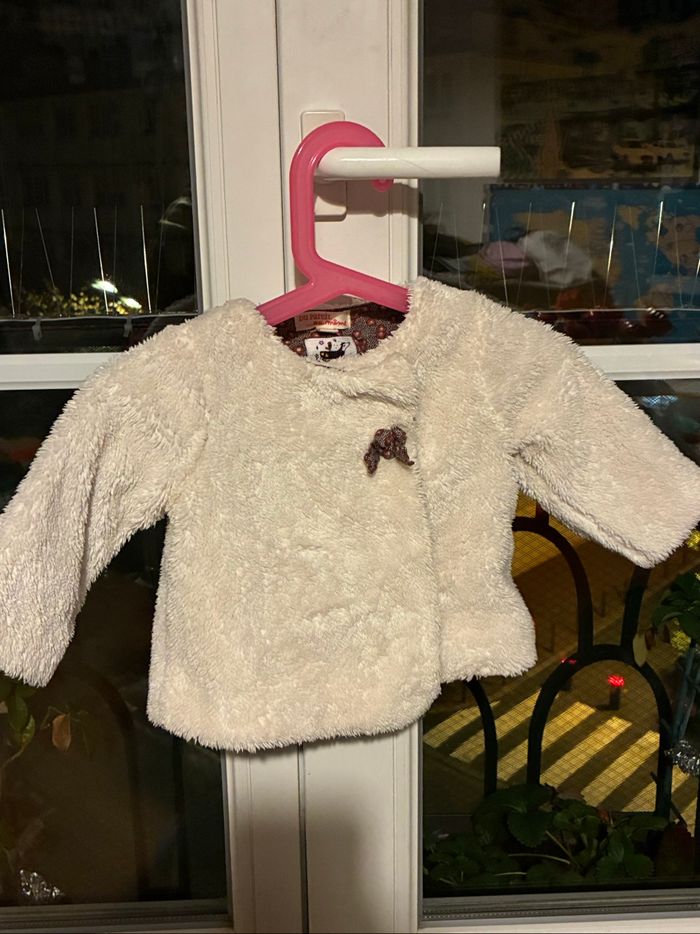 Petit manteau tout doux mi-saison taille 6 mois - photo numéro 3