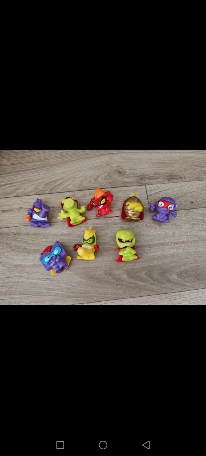 Lot de petites figurines