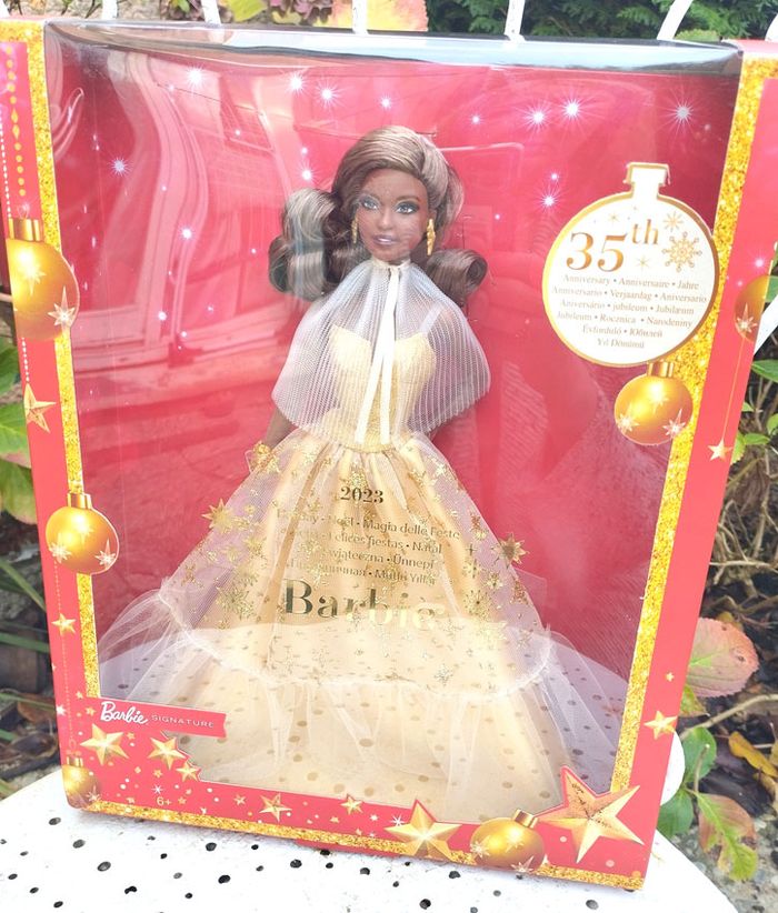 Barbie Happy Holidays Édition Spéciale Noël 35e Anniversaire modèle Black - photo numéro 1