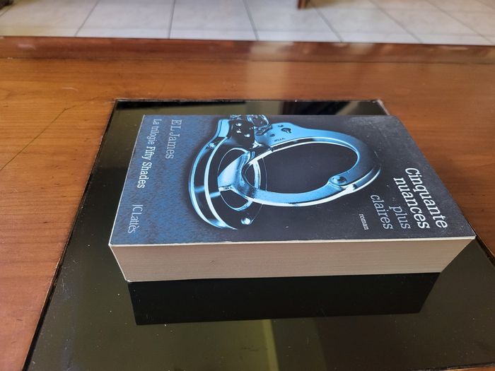 Livre 📖 cinquante nuances plus claires - photo numéro 2