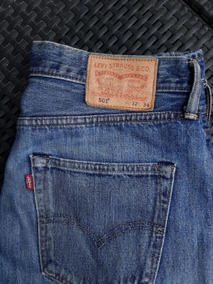 Pantalon jean marque Levi s strauss 501 taille w 32 l 34 fermetures bouton