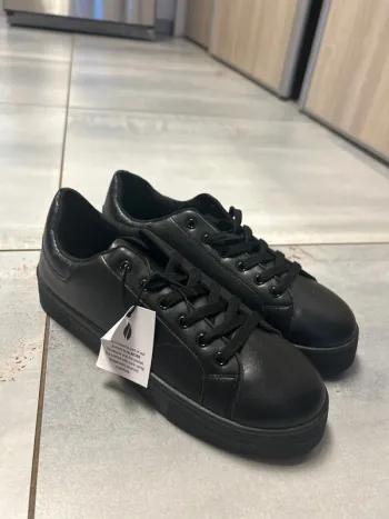 Baskets noires Anna Field taille 39