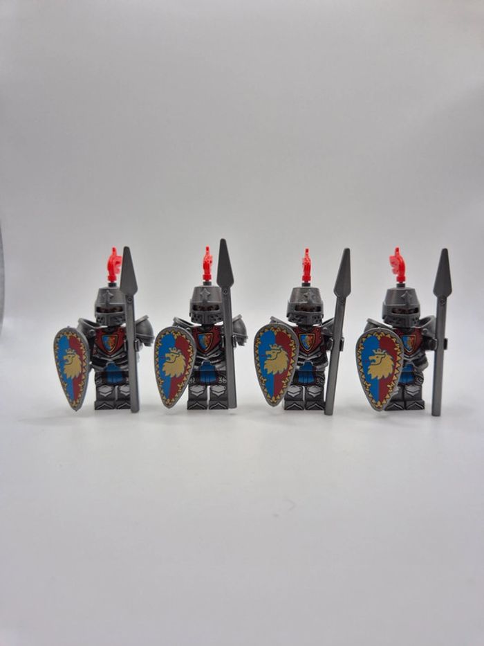 Figurines type lego 4 soldats chevaliers Du Lion