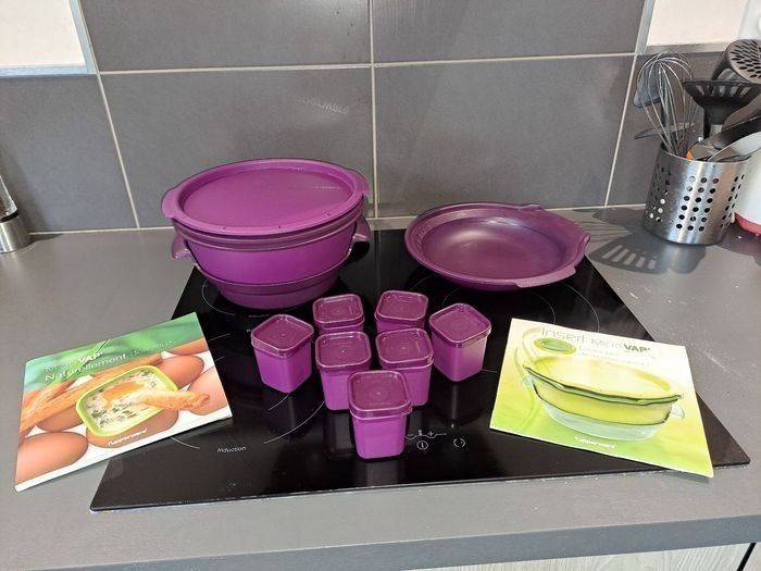 Cuiseur vapeur micro vap tupperware avec insert, 7 pots avec couvercles et livre de recettes
