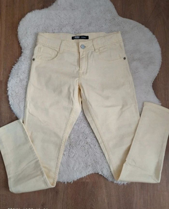 Jean Levi's jaune pâle taille 14 ans