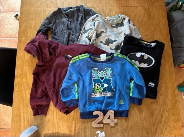 Lot 4 sweats et 1 gilet 24 mois garçon