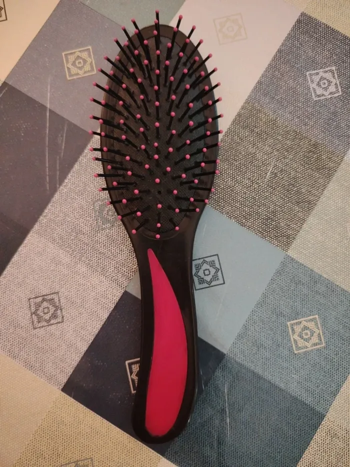 Brosse à cheveux - photo numéro 2