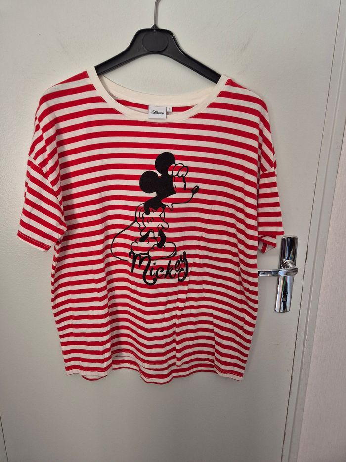 Magnifique tee-shirt Mickey rouge et blanc taille 40