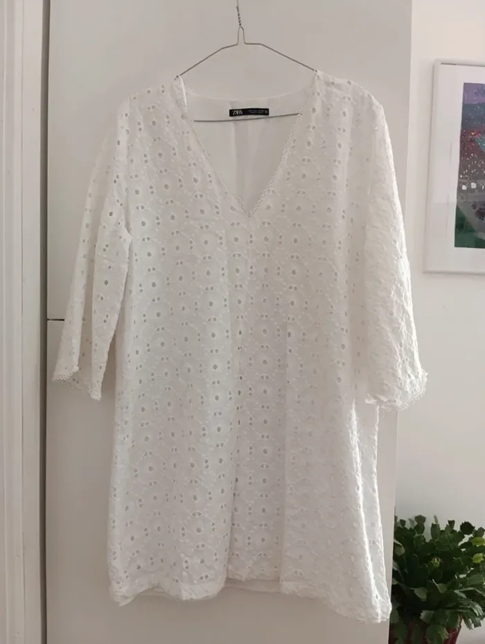 Robe blanche Zara broderie anglaise taille L - photo numéro 2