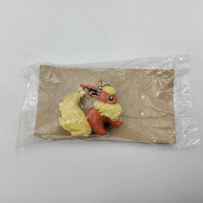 Keychain Pokemon Holder – Pyroli / Flareon