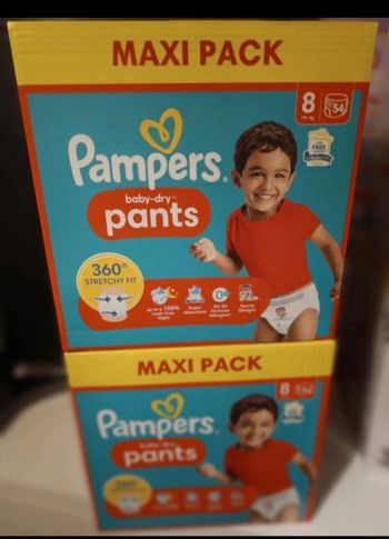 Deux cartons Pampers taille 8