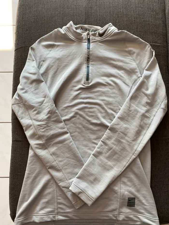 Haut Nike Pro 1/4 Zip Gris Clair taille M- Parfait pour Sport et Lifestyle - photo numéro 3