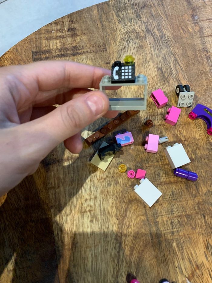 Petit lot de lego dont jambe et téléphone roue - photo numéro 5